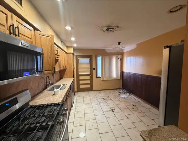 $699,900 | 15 Bonnie Court, Spring Valley, NY 10977