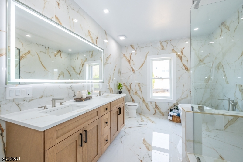 124 Wheatsworth Road Hamburg, NJ 07419 - Photo 26 of 50 a spacious bathroom with a double vanity sink mirror and a bathtub