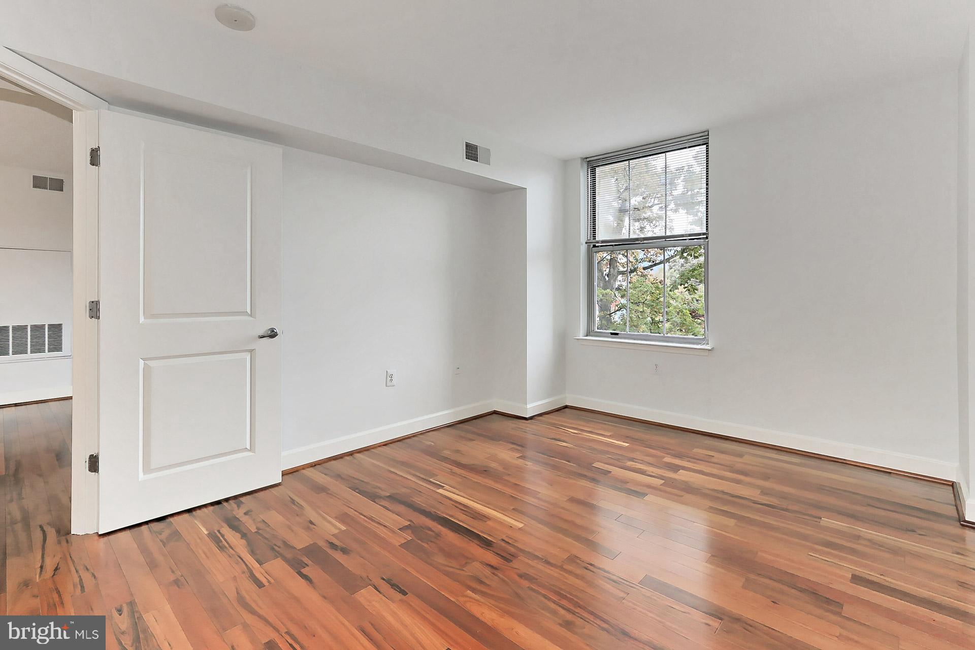 11800 Sunset Hills Road, Unit 513 Reston, VA 20190 - Photo 22 of 43 Primary bedroom