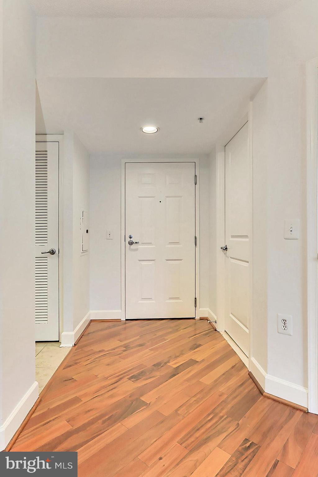 11800 Sunset Hills Road, Unit 513 Reston, VA 20190 - Photo 7 of 43 Entry way