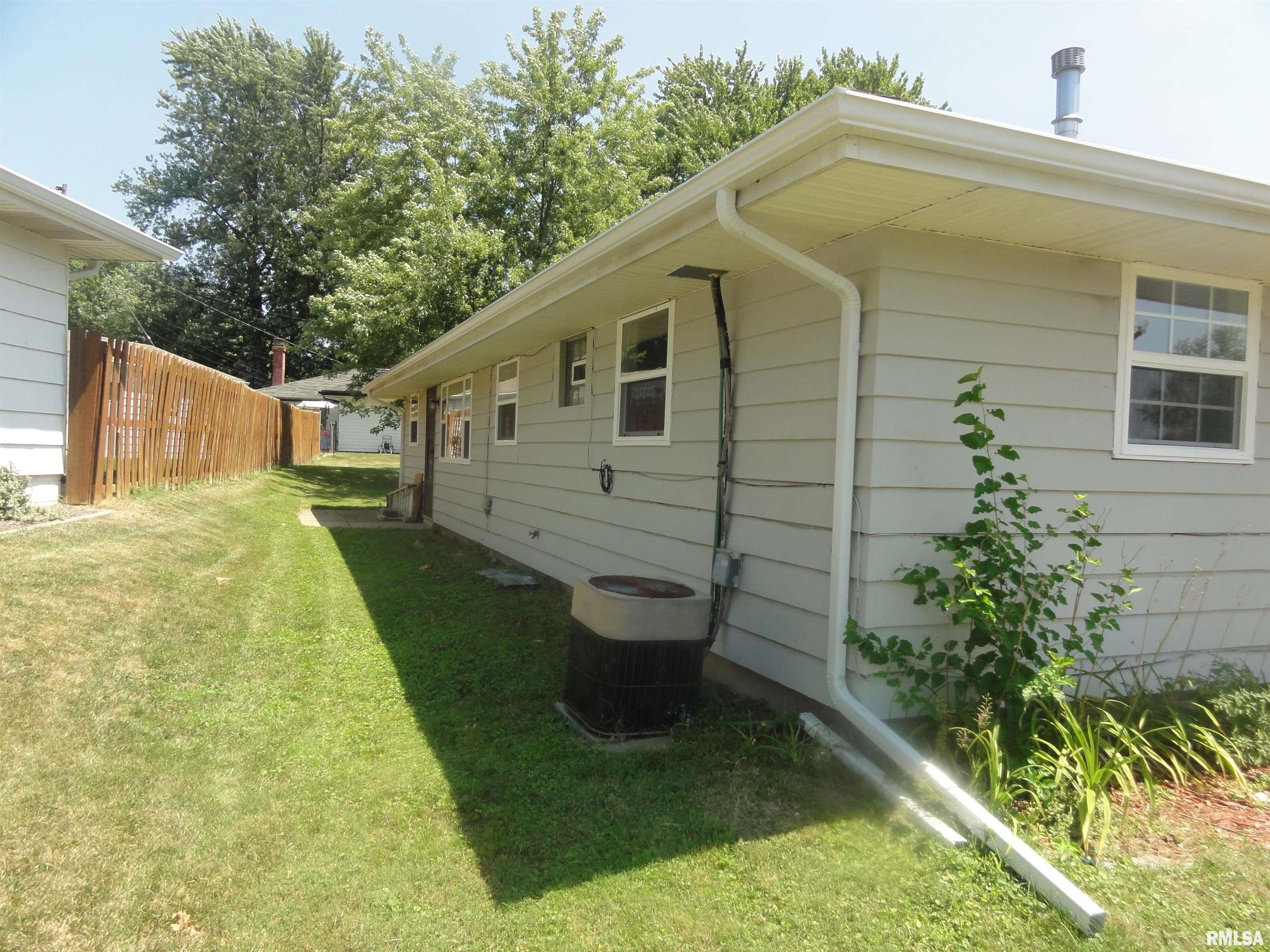 5519 North Hamilton Road Peoria, IL 61614 - Photo 3 of 16 Gallery Image 3