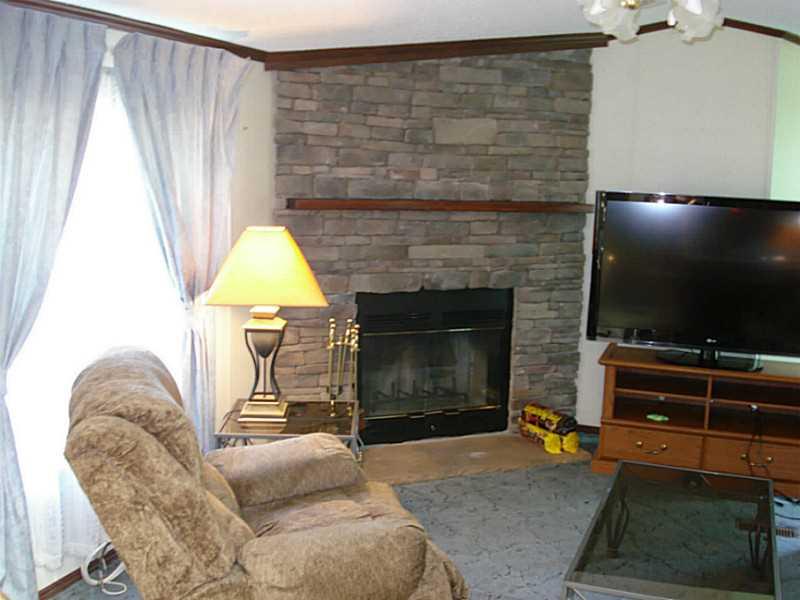 213 Maple Lane Perryopolis, PA 15473 - Photo 3 of 11 Living Room. Living Room!