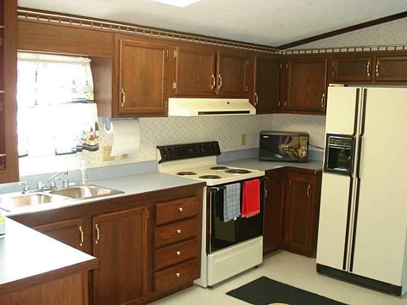 213 Maple Lane Perryopolis, PA 15473 - Photo 5 of 11 Kitchen. All Appliances Stay !!