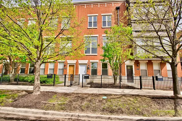 $579,000 | 350 East Eastgate Place, Chicago, IL 60616