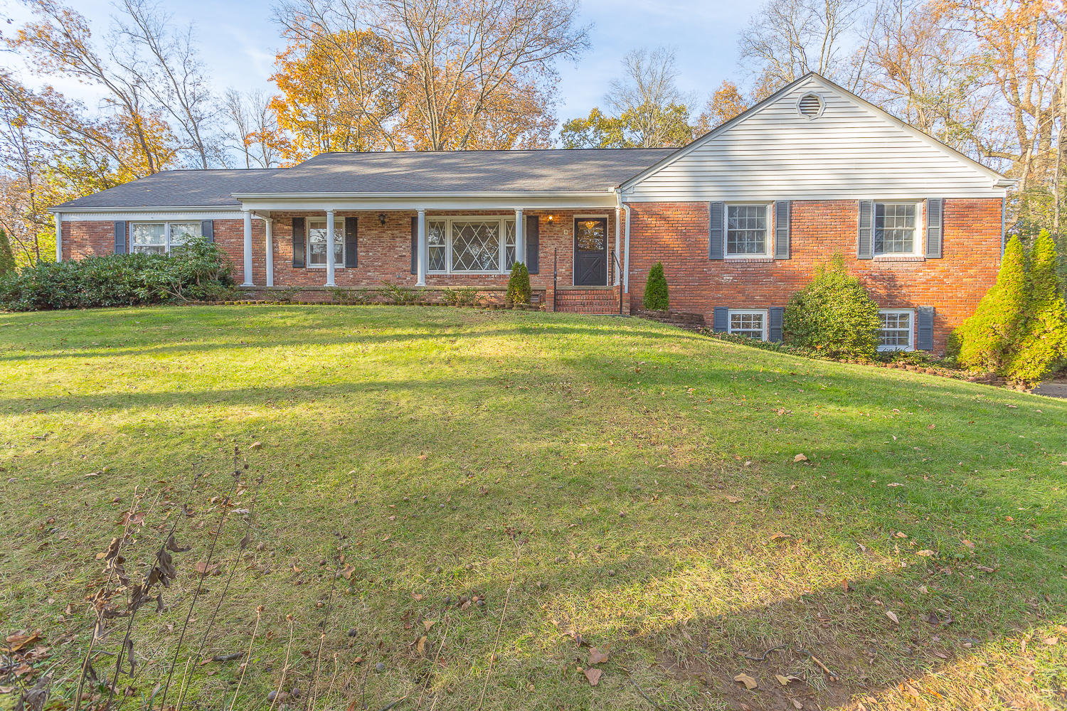 910 Crown Point Road East Signal Mountain, TN 37377 - Photo 1 of 63 910 Crown Point-6