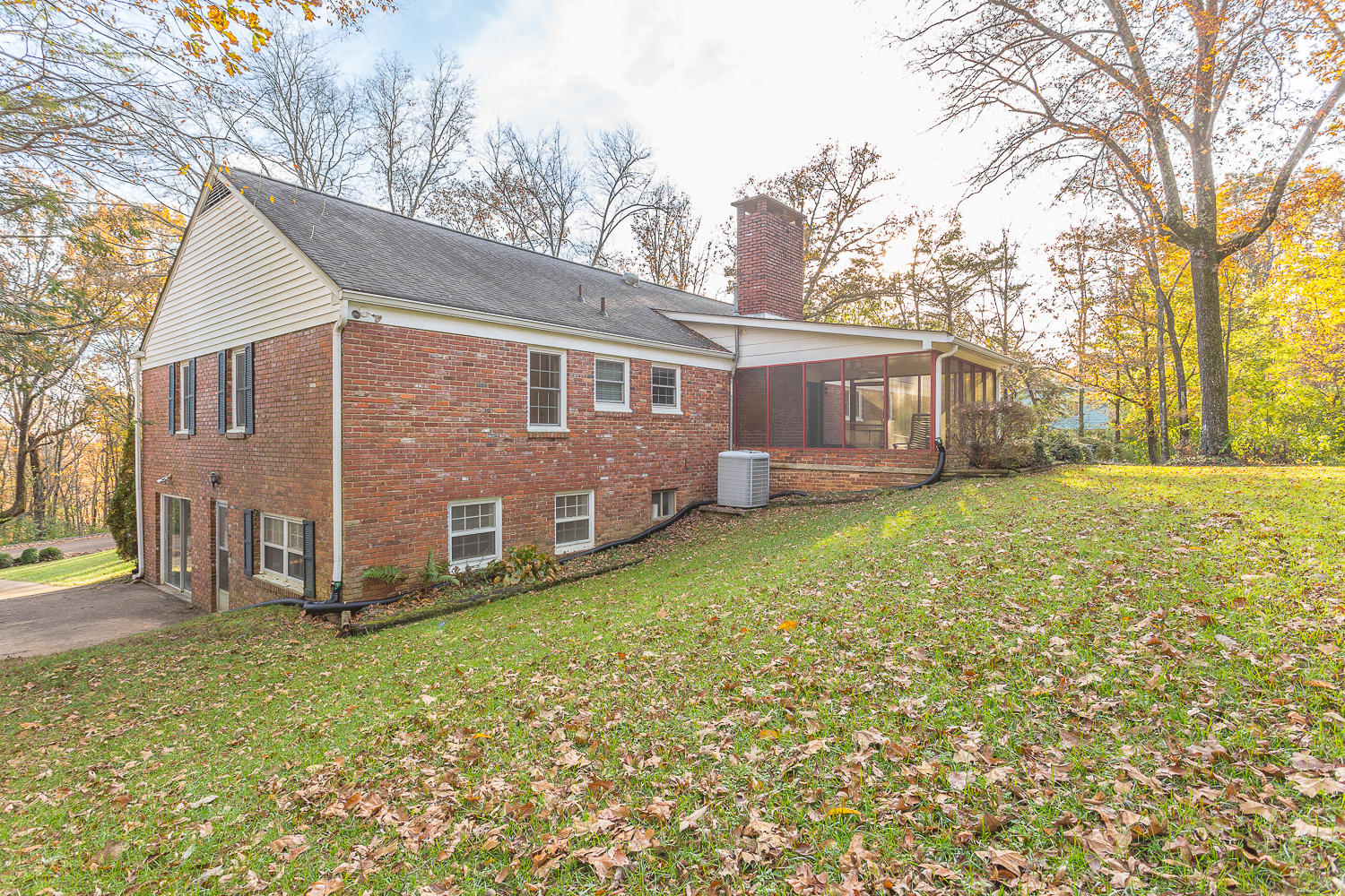 910 Crown Point Road East Signal Mountain, TN 37377 - Photo 6 of 63 910 Crown Point-22