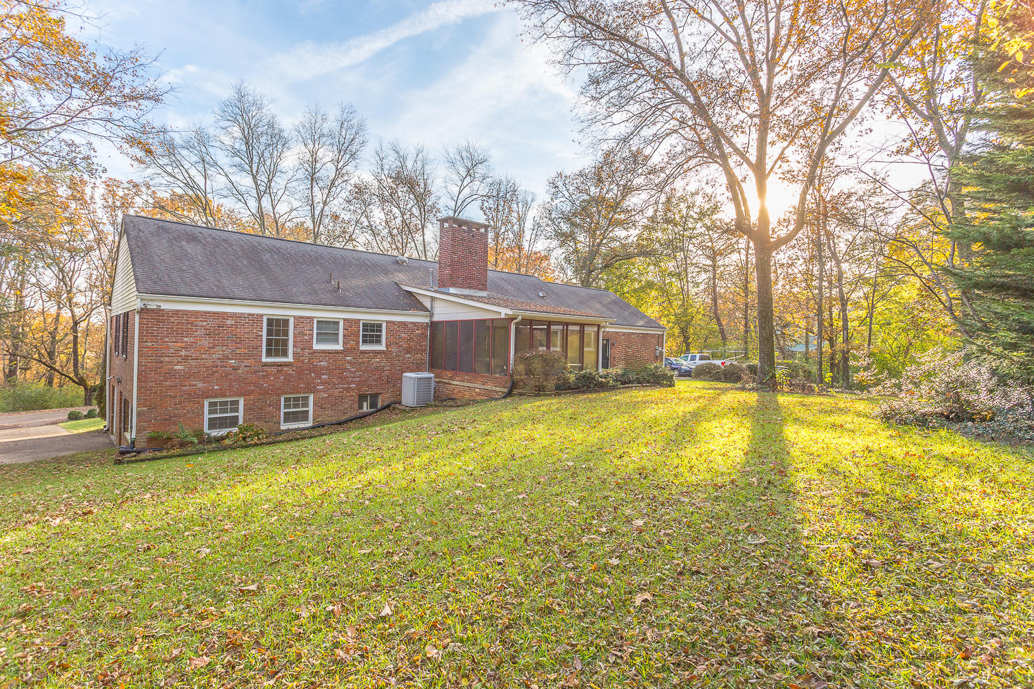 910 Crown Point Road East Signal Mountain, TN 37377 - Photo 7 of 63 910 Crown Point-19