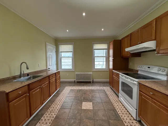 $2,600 | 556 Hawley Avenue, Bridgeport, CT 06606