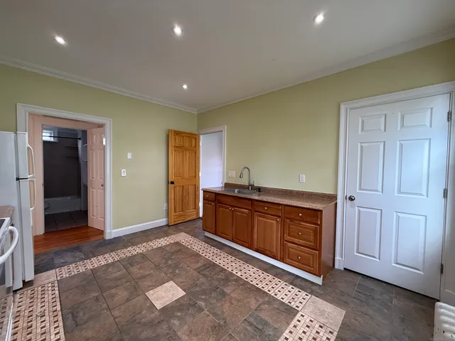 $2,600 | 556 Hawley Avenue, Bridgeport, CT 06606