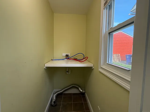 $2,600 | 556 Hawley Avenue, Bridgeport, CT 06606