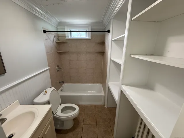 $2,600 | 556 Hawley Avenue, Bridgeport, CT 06606