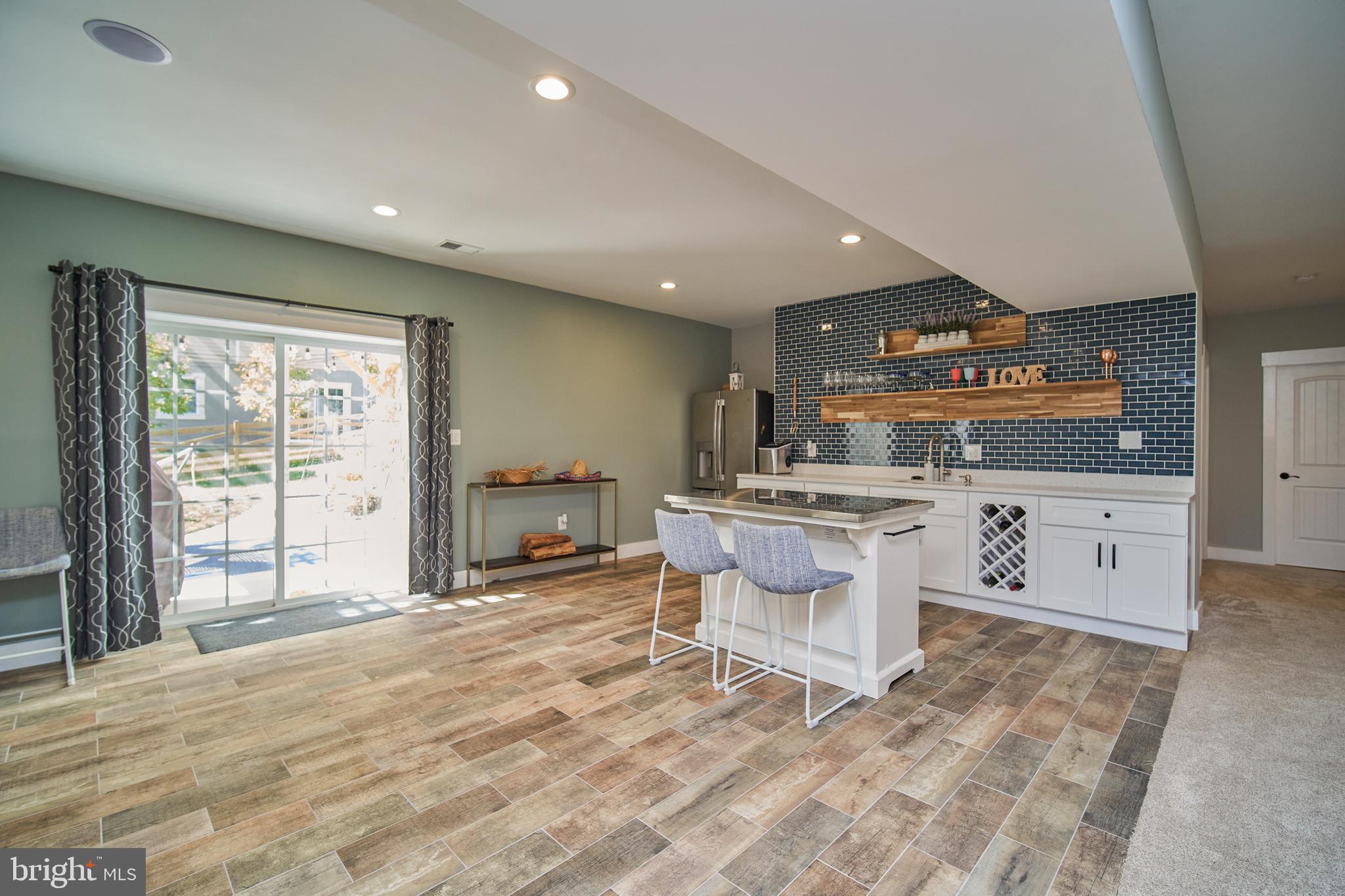 3117 Spring Drive Alexandria, VA 22306 - Photo 34 of 48 Flexible space - access to side patio