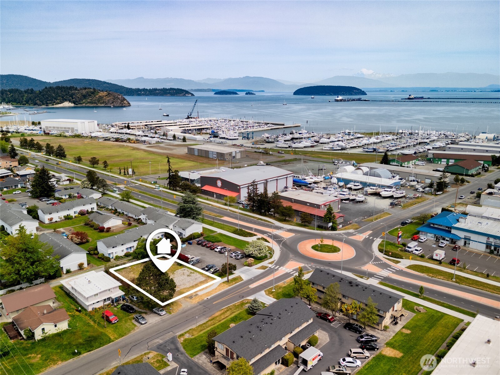 810 30th Street Anacortes, WA 98221 - Photo 16 of 20 a view of a city