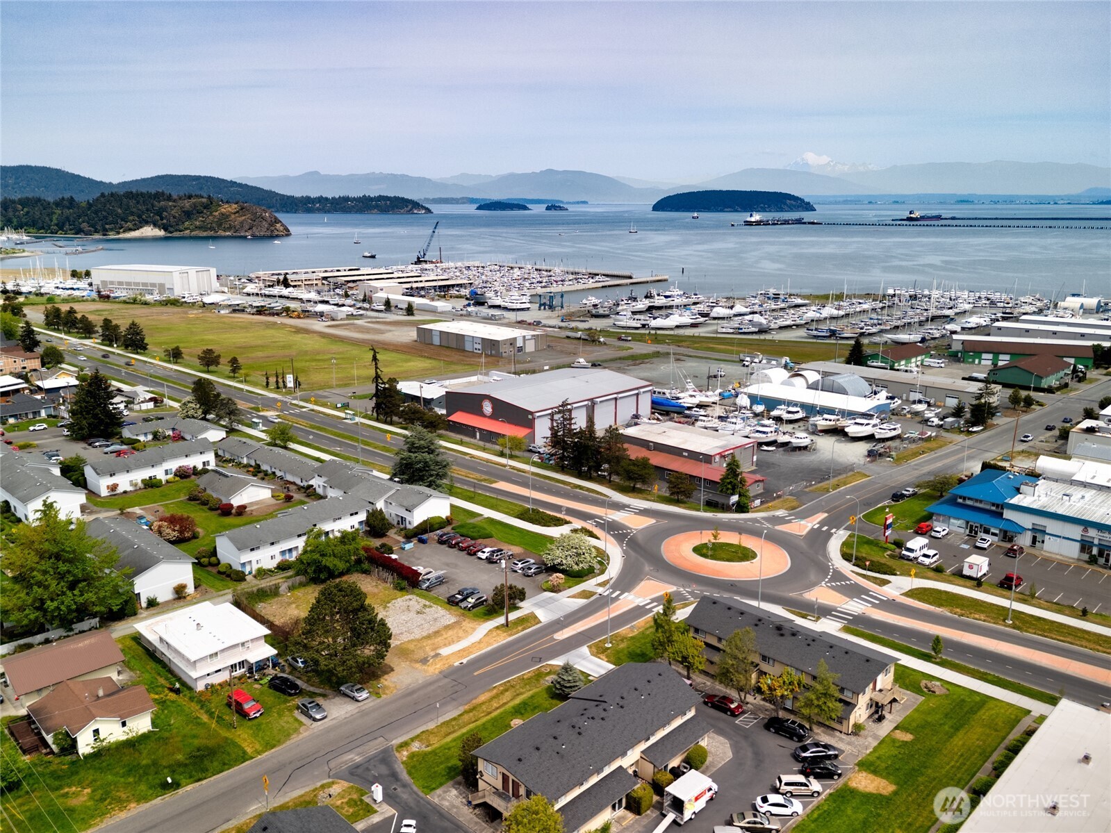 810 30th Street Anacortes, WA 98221 - Photo 17 of 20 a city view
