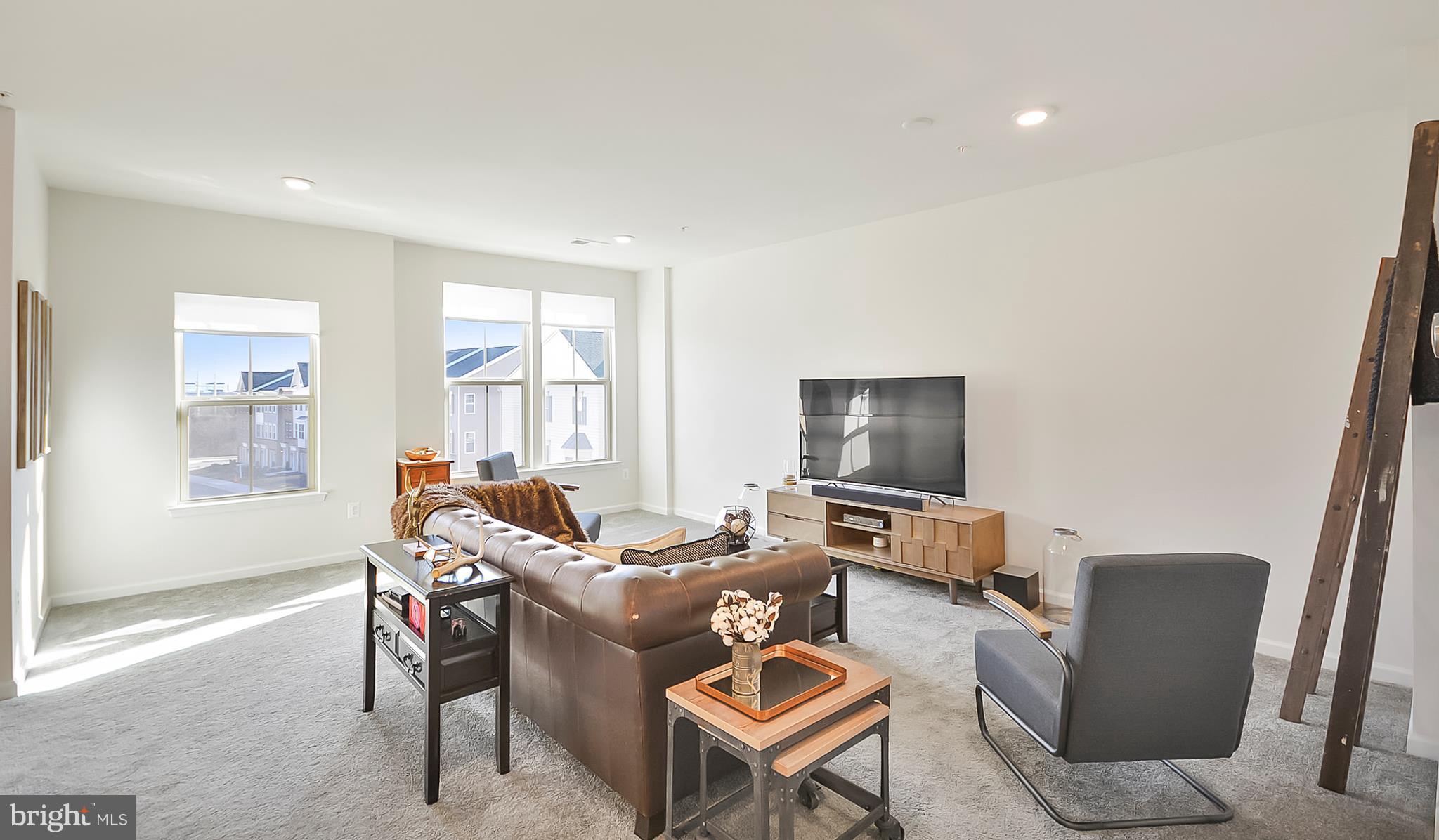 5946 Leben Drive Frederick, MD 21703 - Photo 12 of 23 Living Room