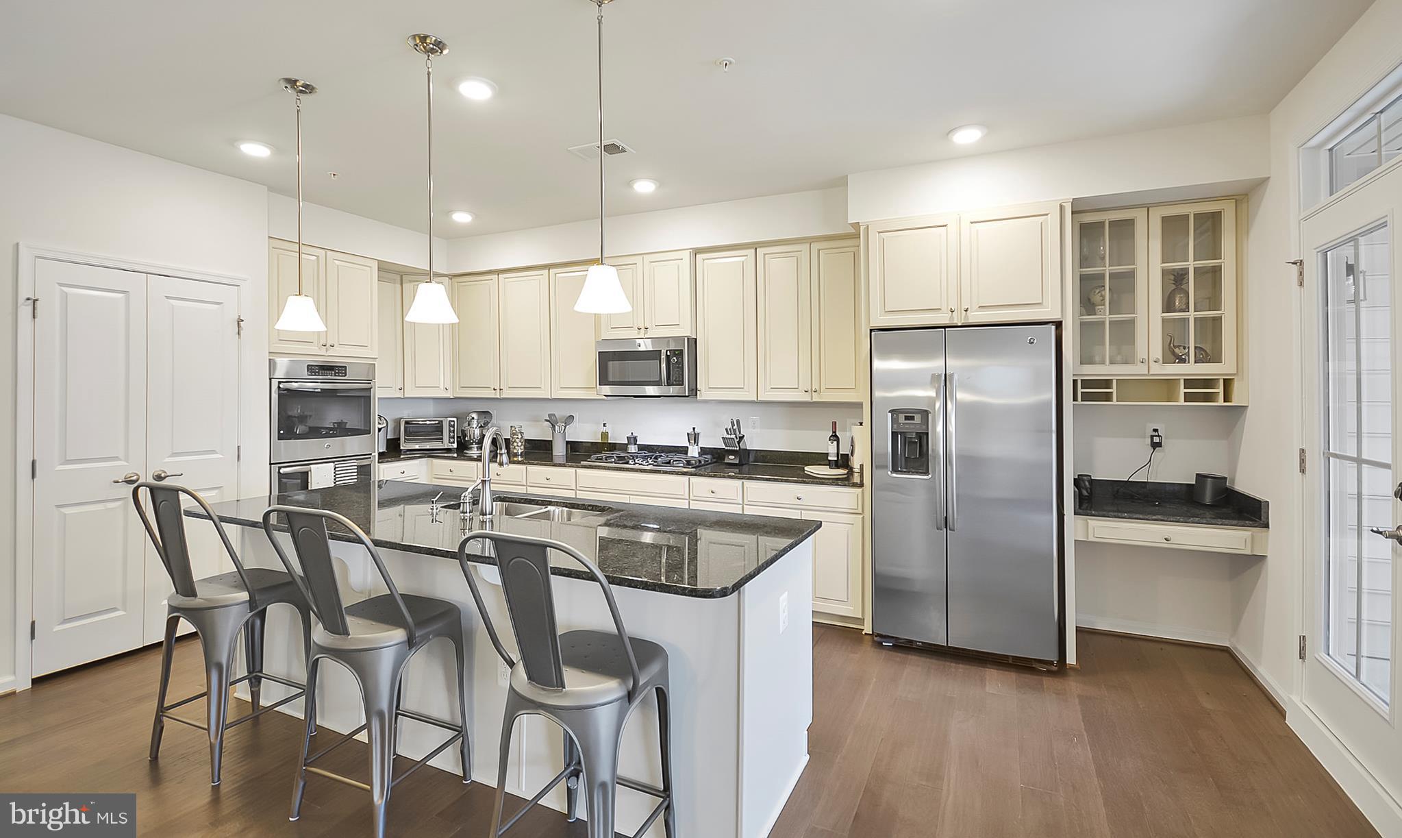 5946 Leben Drive Frederick, MD 21703 - Photo 4 of 23 Breakfast bar