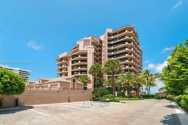 $1,950,000 | 530 Ocean Drive, Unit 405, Juno Beach, FL 33408