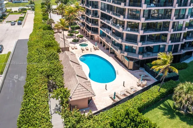 $2,200,000 | 530 Ocean Drive, Unit 405, Juno Beach, FL 33408
