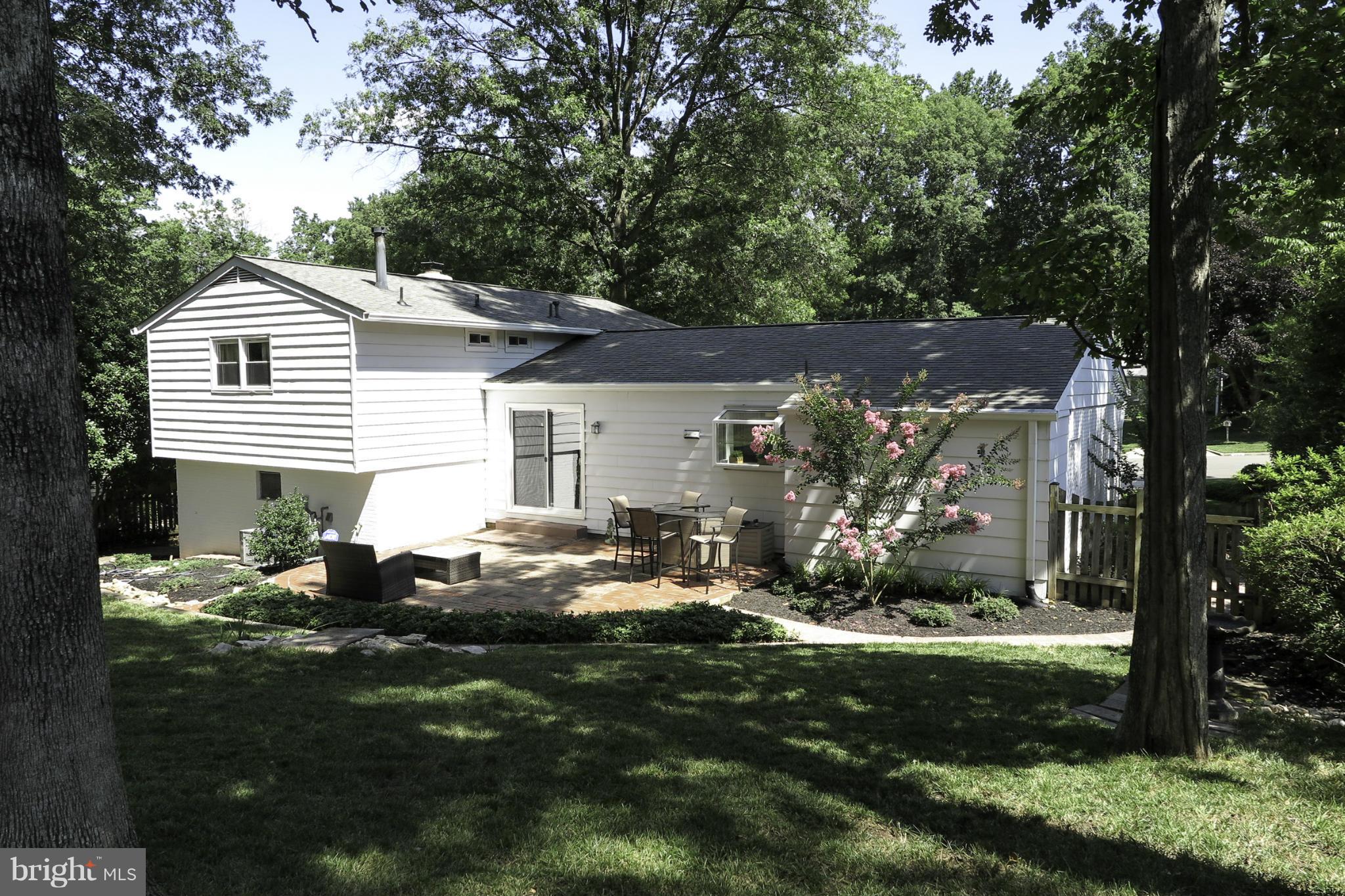 8305 Greeley Boulevard Springfield, VA 22152 - Photo 29 of 30 Exterior (Rear)
