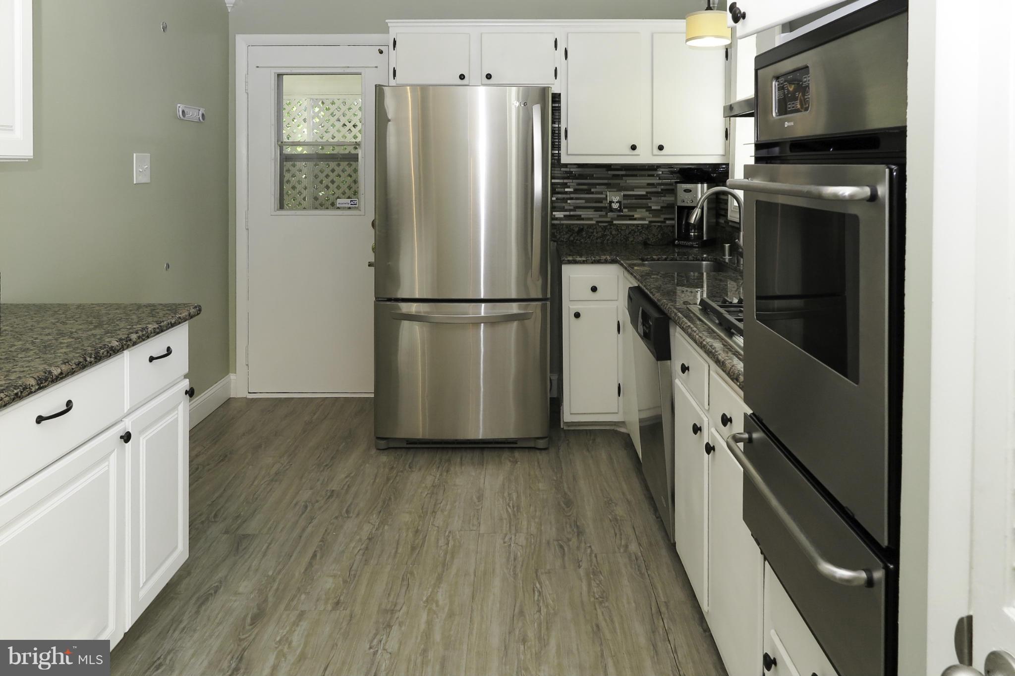 8305 Greeley Boulevard Springfield, VA 22152 - Photo 8 of 30 Kitchen