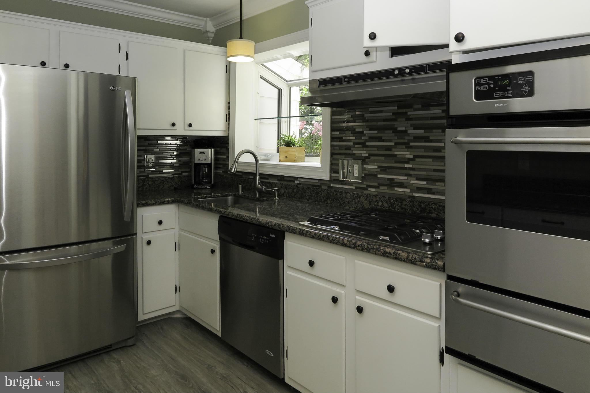 8305 Greeley Boulevard Springfield, VA 22152 - Photo 9 of 30 Kitchen
