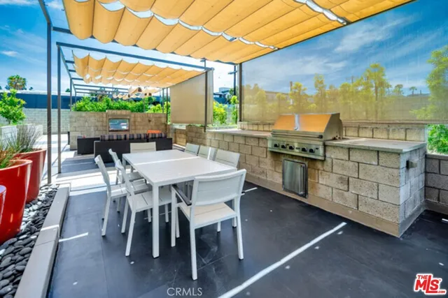 a view of an outside dining space with furniture