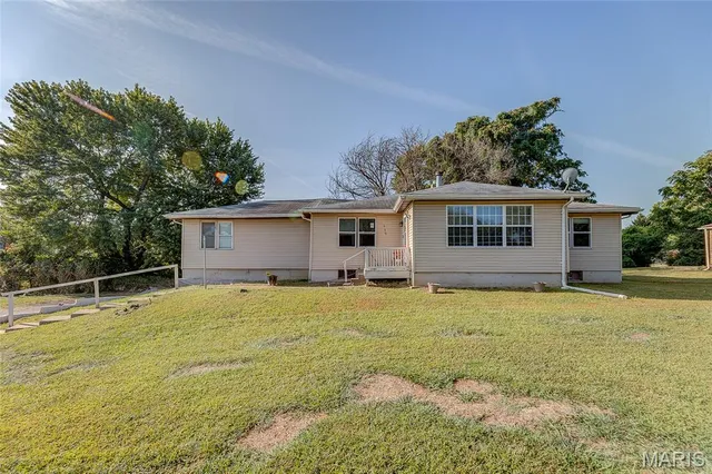 $225,000 | 900 Lincoln Highway, Fairview Heights, IL 62208