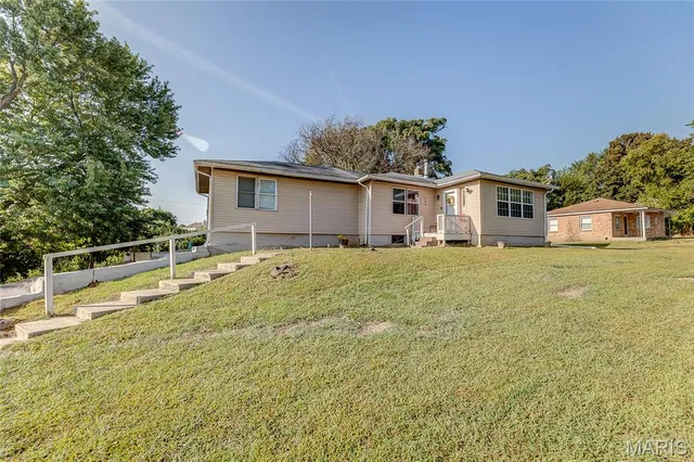 $225,000 | 900 Lincoln Highway, Fairview Heights, IL 62208