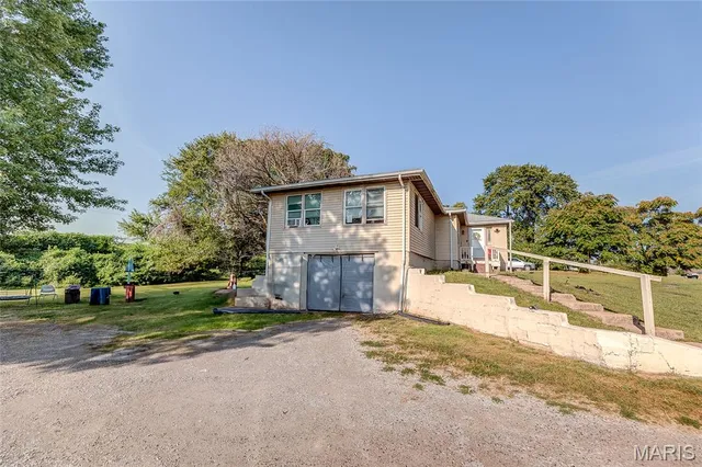 $225,000 | 900 Lincoln Highway, Fairview Heights, IL 62208