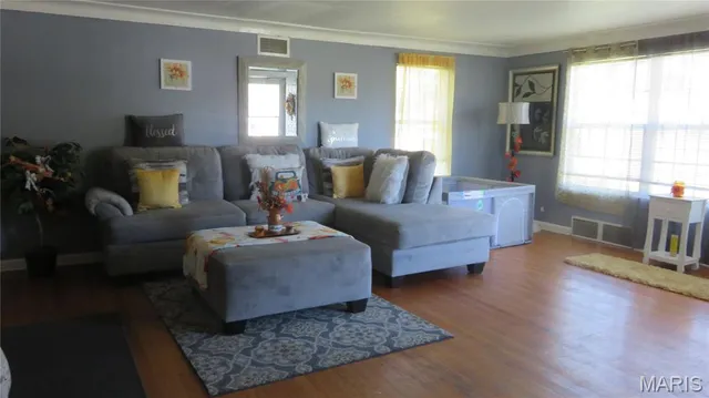 $225,000 | 900 Lincoln Highway, Fairview Heights, IL 62208