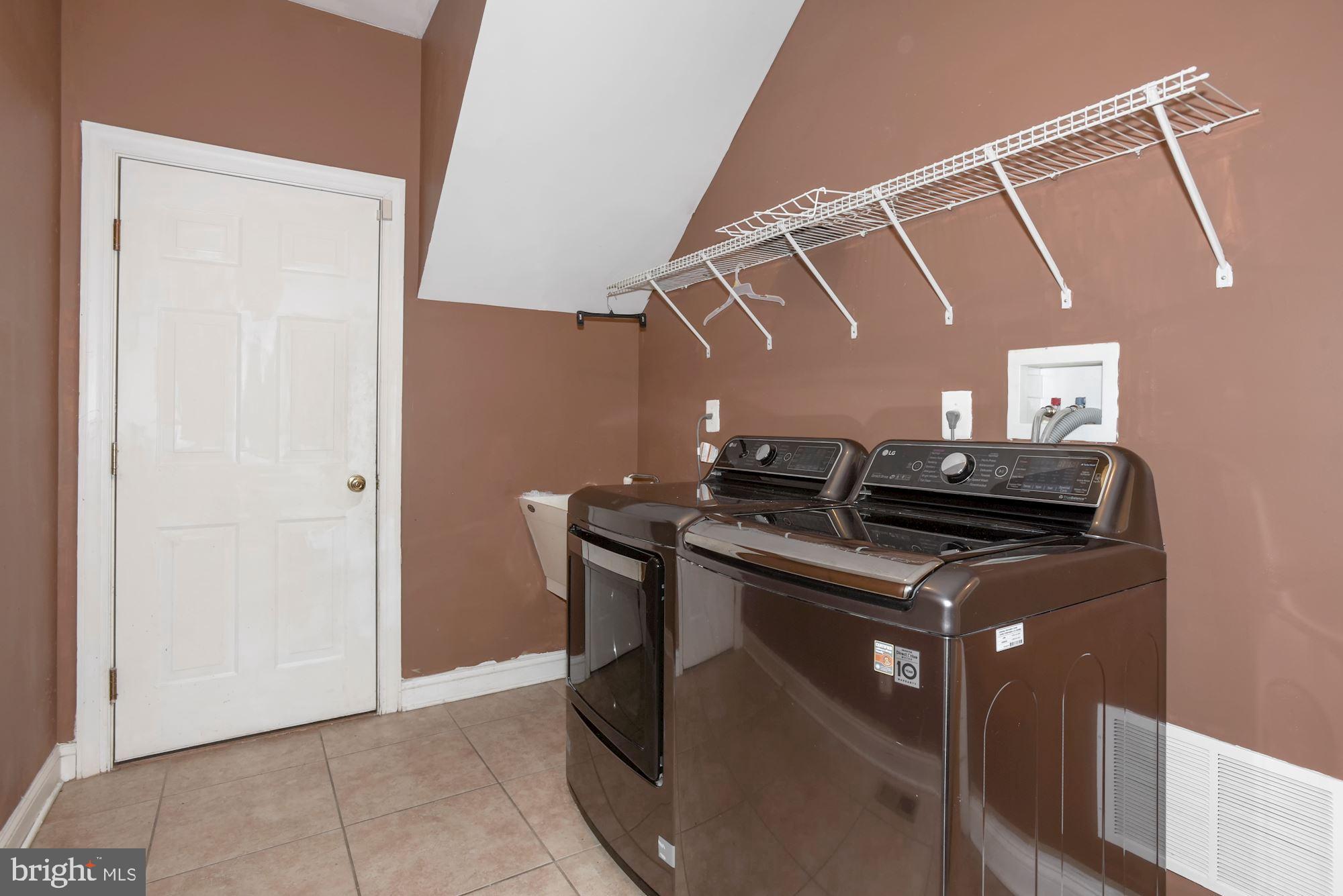 10 Alexis Court Mickleton, NJ 08056 - Photo 49 of 57 Laundry and Garage entrance