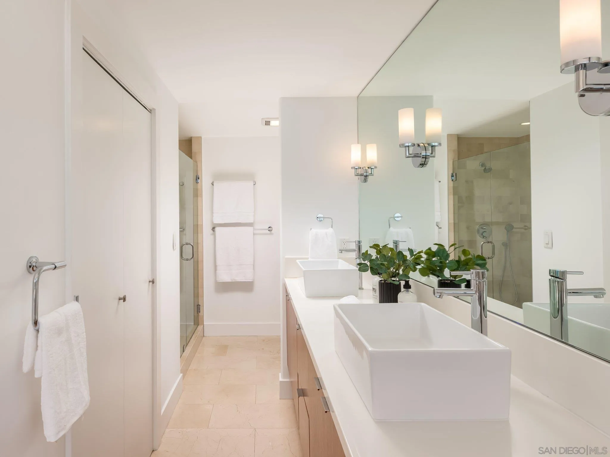 2500 Torrey Pines Road, Unit 1001 La Jolla, CA 92037 - Photo 18 of 30 a spacious bathroom with a bathtub shower and sink