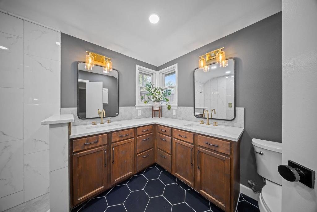 11714 El Hara Circle Dallas, TX 75230 - Photo 21 of 40 a spacious bathroom with a double vanity sink and a mirror