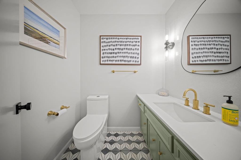 11714 El Hara Circle Dallas, TX 75230 - Photo 28 of 40 a bathroom with a toilet a sink and mirror