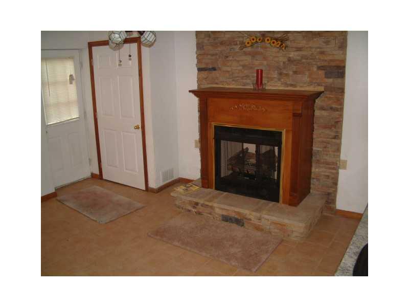 32 Blythe Road Charleroi, PA 15022 - Photo 13 of 18 Family Room.