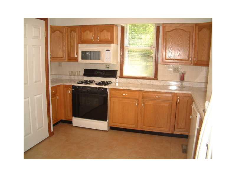 32 Blythe Road Charleroi, PA 15022 - Photo 8 of 18 Kitchen.