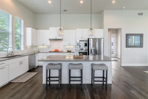 $550,000 | 6025 Seville Drive, Austin, TX 78724