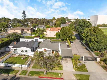 $2,690,000 | 424 South Meadows Avenue, Manhattan Beach, CA 90266