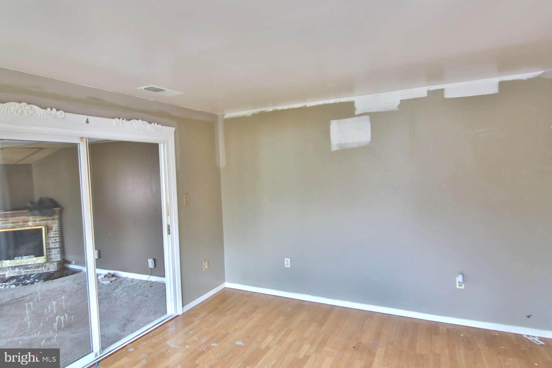 130 Dunlap Road Pasadena, MD 21122 - Photo 2 of 13 Living Room