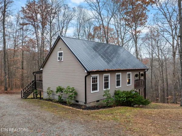 $298,500 | 598 Hiawassee View Drive, Jacksboro, TN 37757