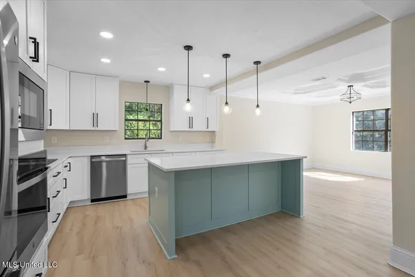 $3,250 | 749 East North Street, Pass Christian, MS 39571