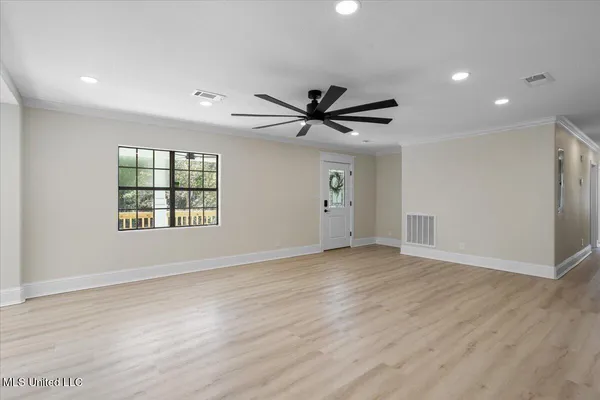 $3,250 | 749 East North Street, Pass Christian, MS 39571