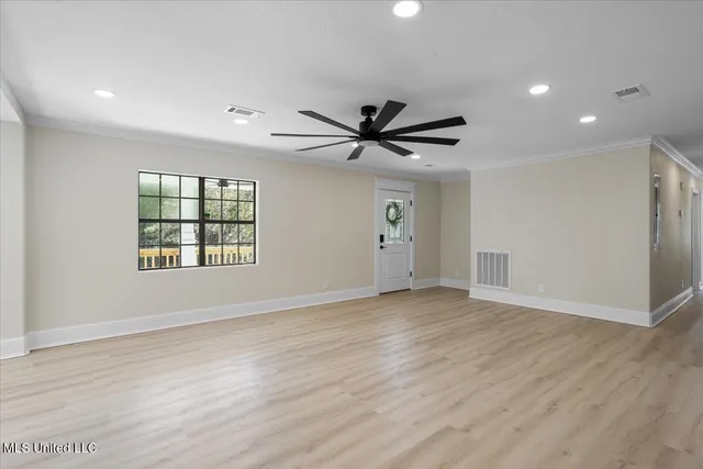 $3,250 | 749 East North Street, Pass Christian, MS 39571