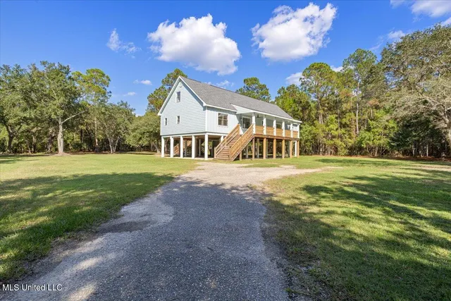 $3,250 | 749 East North Street, Pass Christian, MS 39571