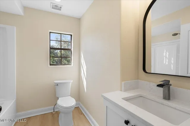 $3,250 | 749 East North Street, Pass Christian, MS 39571