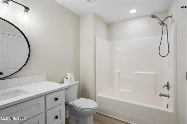 $3,250 | 749 East North Street, Pass Christian, MS 39571