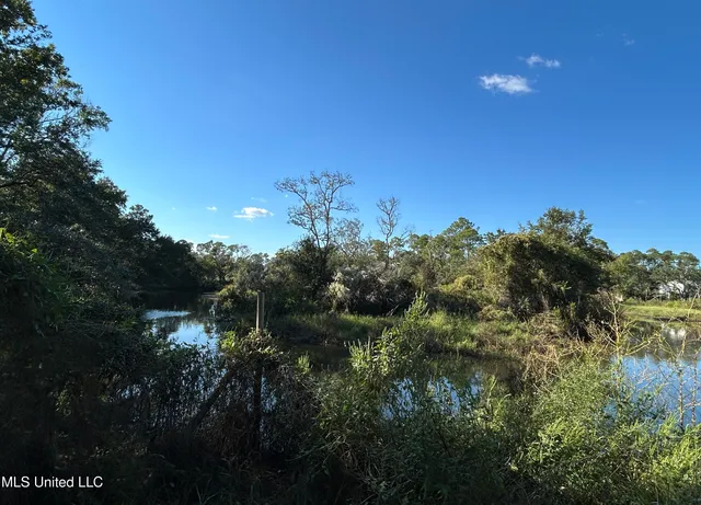 $3,250 | 749 East North Street, Pass Christian, MS 39571