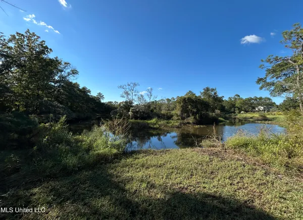 $3,250 | 749 East North Street, Pass Christian, MS 39571