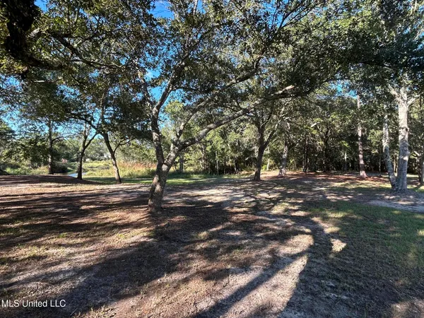 $3,250 | 749 East North Street, Pass Christian, MS 39571