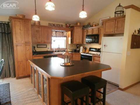 7711 Grove Ridge Road Owosso, MI 48867 - Photo 10 of 26 20444712-9.JPG